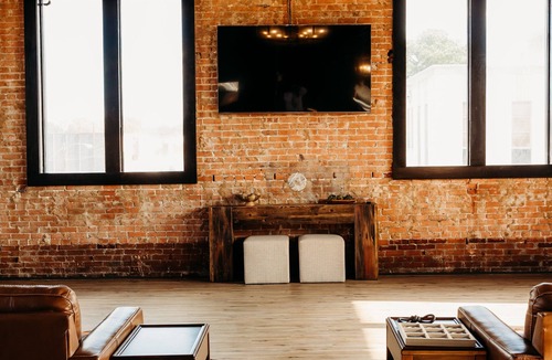 Crockett Apartment | Beautiful 100 year old building overlooking the square in downtown Crockett.