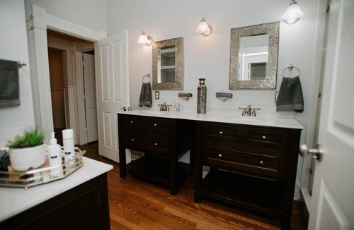 Purcell Apartment | Beautiful 100 year old Apt. on Historic Main St.
