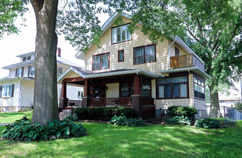 Davenport House | Beautiful 1923 Craftsman 5 Min to DT Garage 6Beds!