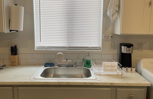 Texas City House | Beautiful 1BD 1 BTH Guest House located in Texas City.