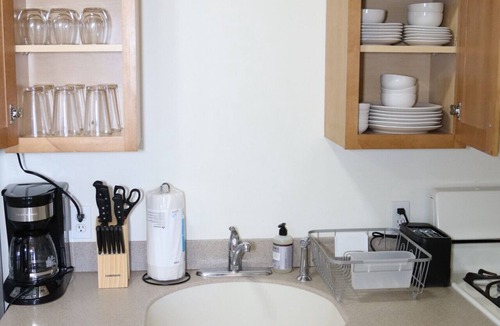 Belleville Apartment | Beautiful 1Bed 1 Bath w/Parking