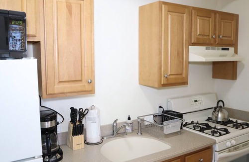 Belleville Apartment | Beautiful 1Bed 1 Bath w/Parking