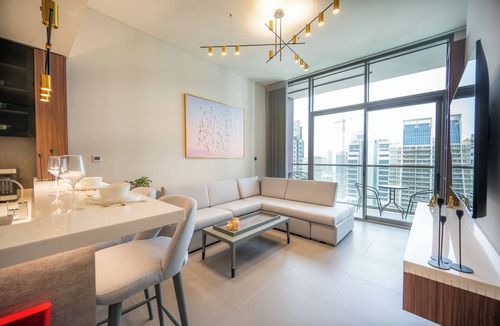 Jumeirah Lake Towers Apartment | Beautiful 1BR Amazing Lake View Fully Furnished