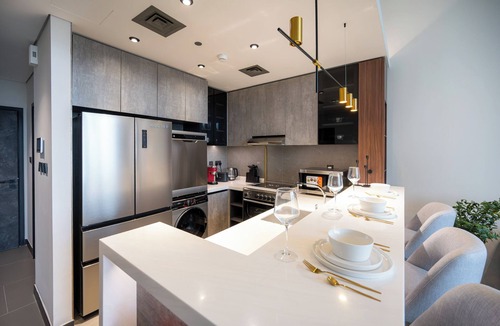 Jumeirah Lake Towers Apartment | Beautiful 1BR Amazing Lake View Fully Furnished