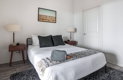 Bluemont Apartment | Beautiful 1BR in Arlington, Gym + Parking