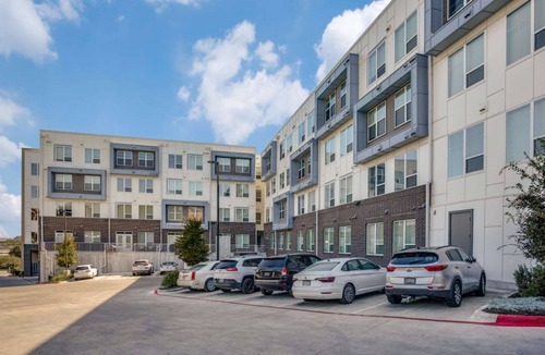 Riverside Apartment | Beautiful 1BR in Austin Riverside 6793