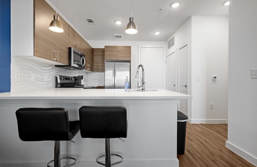 Riverside Apartment | Beautiful 1BR in Riverside 7453