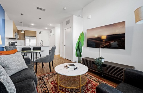 Riverside Apartment | Beautiful 1BR in Riverside 5432