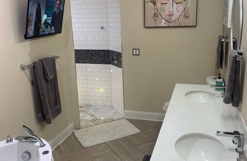 West Town Apartment | Beautiful 1st floor apartment.