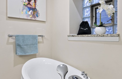 West Town Apartment | Beautiful 1st floor apartment.