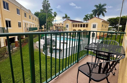 The Crossings Condo | Beautiful 2/2.5 Condo w/free parking fast WiFi