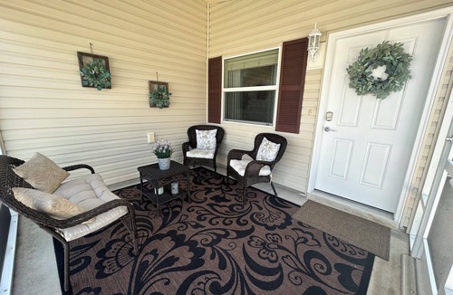 Village of Collier House | Beautiful 2/2 Patio Villa w/cart in Village of Collier close to Brownwood Square