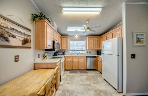 Jacarandas House | Beautiful 2-bedroom home in N Ft Myers, great amenities, close to hospitals