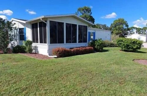 Jacarandas House | Beautiful 2-bedroom home in N Ft Myers, great amenities, close to hospitals