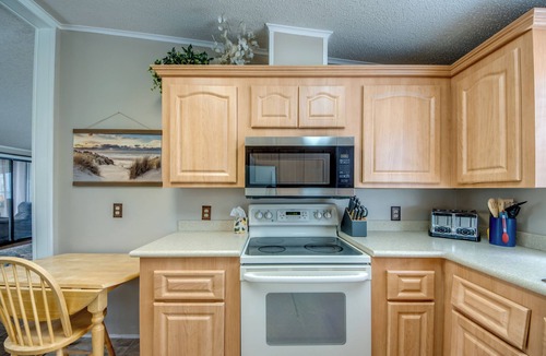 Jacarandas House | Beautiful 2-bedroom home in N Ft Myers, great amenities, close to hospitals