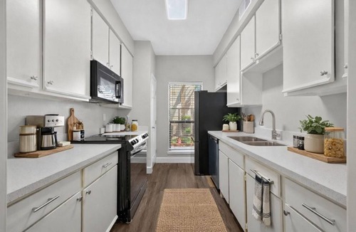 Westchase Condo | Beautiful 2-Bed/2-Bath Condo w/AC in a Prime, Central Area