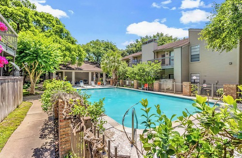 Westchase Condo | Beautiful 2-Bed/2-Bath Condo w/AC in a Prime, Central Area