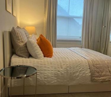 Thurlow Park Apartment | Beautiful 2 Bed Centrally Located Flat Close to 3 Stations