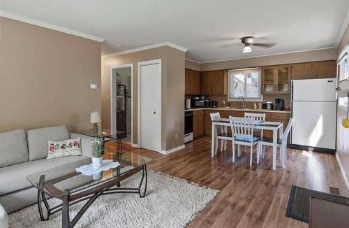 Chatham-Kent House | Beautiful 2 bed Cottage Style Single Lvel Near Downtown Chatham