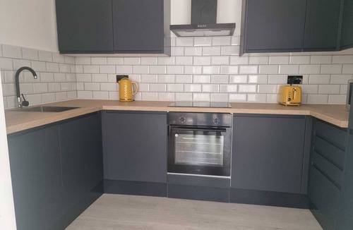 South Benfleet Apartment | Beautiful 2-Bedroom Apartment with Parking