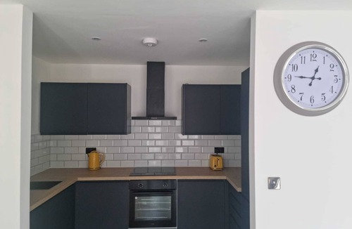 South Benfleet Apartment | Beautiful 2-Bedroom Apartment with Parking