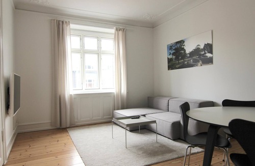 Frederiksberg C Apartment | Beautiful 2-bed in Frederiksberg C W Balcony