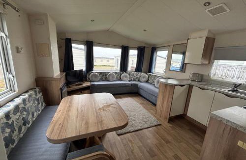 Leysdown-on-Sea Apartment | Beautiful 2 bedroom caravan , Leysdown