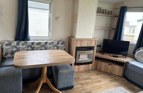 Leysdown-on-Sea Apartment | Beautiful 2 bedroom caravan , Leysdown
