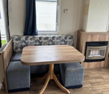Leysdown-on-Sea Apartment | Beautiful 2 bedroom caravan , Leysdown