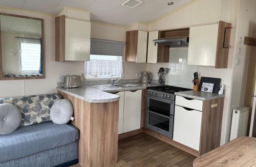 Leysdown-on-Sea Apartment | Beautiful 2 bedroom caravan , Leysdown