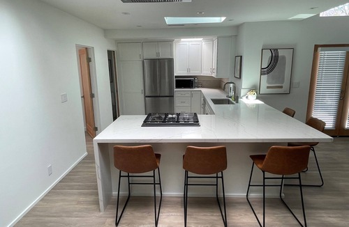 Pico House | Beautiful 2 Bedroom Home in Santa Monica