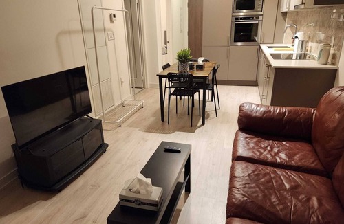 Wellington Place Condo | Beautiful 2 bedroom + 2 bathroom In A Prime Downtown Location