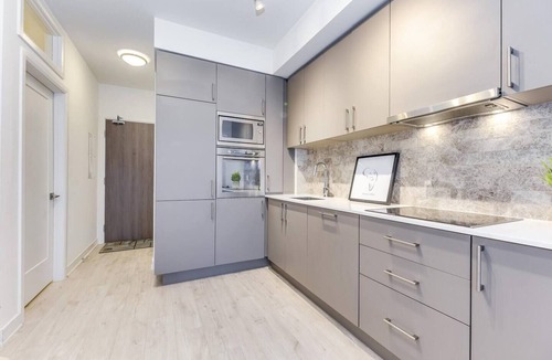 Wellington Place Condo | Beautiful 2 bedroom + 2 bathroom In A Prime Downtown Location
