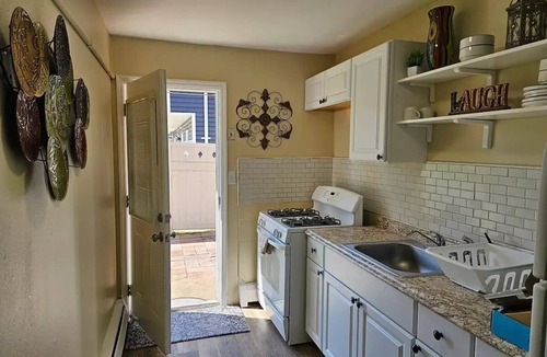Rahway Apartment | Beautiful 2-bedroom apartment in Rahway, close to Newark Airport and NYC trains.