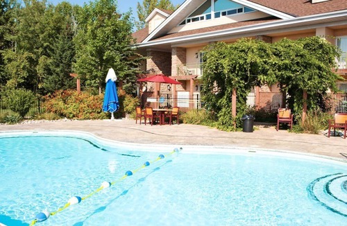 Collingwood Apartment | Beautiful 2 bedroom unit at resort, sleeps 6
