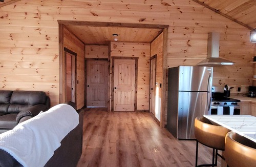 Jasper Cabin | Beautiful 2 bedroom cabin near the Buffalo River with Red Rock Mt. Views