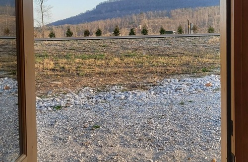 Jasper Cabin | Beautiful 2 bedroom cabin near the Buffalo River with Red Rock Mt. Views