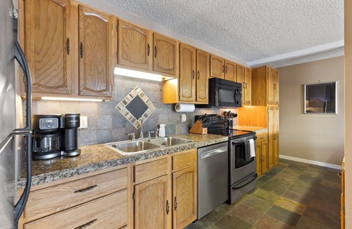 Dillon Condo | Beautiful 2-Bedroom Condo Overlooking Lake Dillon!