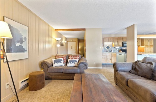 Dillon Condo | Beautiful 2-Bedroom Condo Overlooking Lake Dillon!