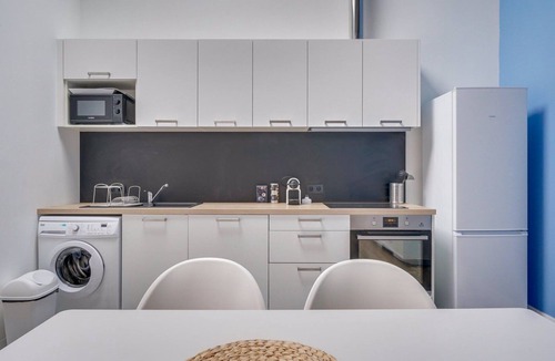 Begles Apartment | Beautiful 2-bedroom flat with patio