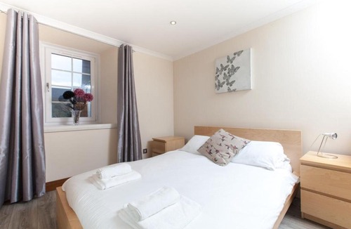 Haymarket Apartment | Beautiful 2 Bedroom Flat In Converted Distillery