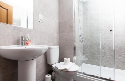 Haymarket Apartment | Beautiful 2 Bedroom Flat In Converted Distillery