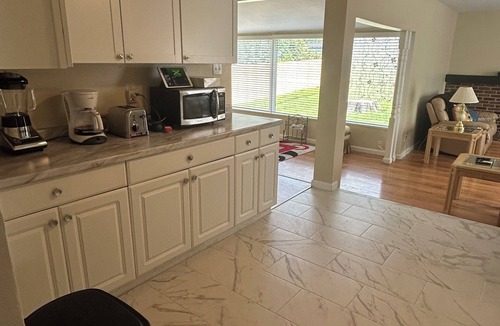 Ferguson House | Beautiful 2-bedroom house in awesome Ferguson .Mo with WiFi