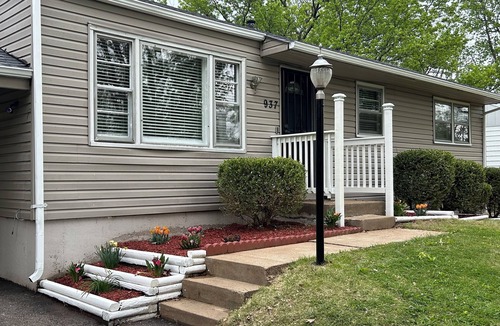 Ferguson House | Beautiful 2-bedroom house in awesome Ferguson .Mo with WiFi