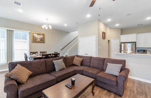 Humble Condo | Beautiful 2 Bedroom Home Near Old Town Spring