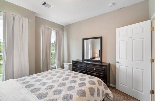 Humble Condo | Beautiful 2 Bedroom Home Near Old Town Spring
