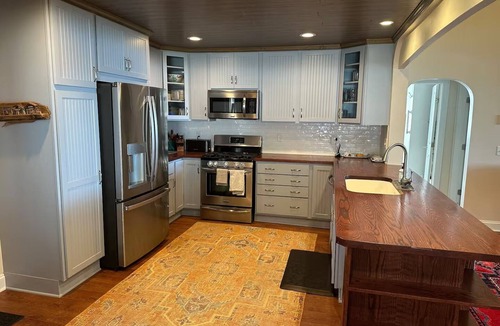 Town of Owasco House | Beautiful 2-bedroom Owasco Lakefront home