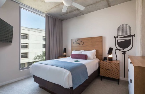 Market District Hotel | Beautiful 2 Bedroom Suite in Downtown Austin!