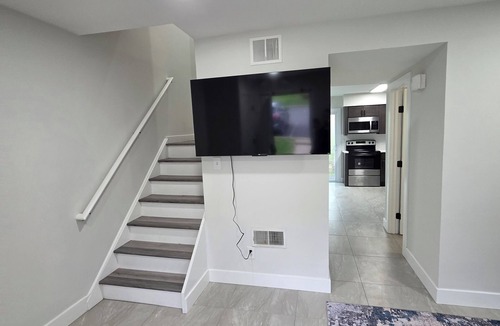 Blakely House | Beautiful 2-bedroom townhome with AC in charming Blakely