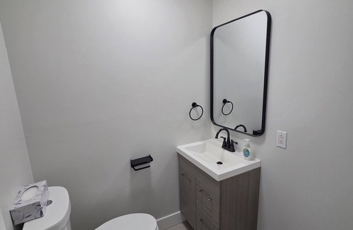 Blakely House | Beautiful 2-bedroom townhome with AC in charming Blakely